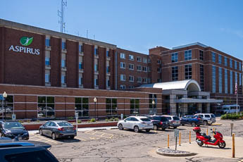 Aspirus Stevens Point Hospital front entrance
